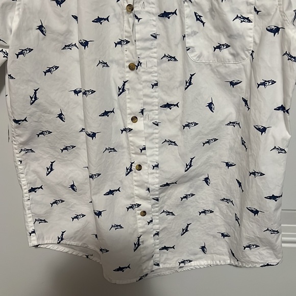 Shark 🦈 shirt button down beach shirt - Picture 3 of 8